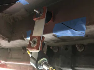 Custom fuel pump hanger to reduce vibrations
